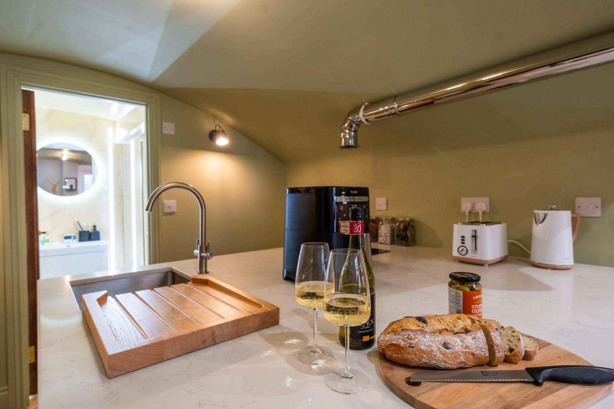 Commandery Vaults - Luxury Apartment In City Centre With Sky Tv Worcester Exteriér fotografie