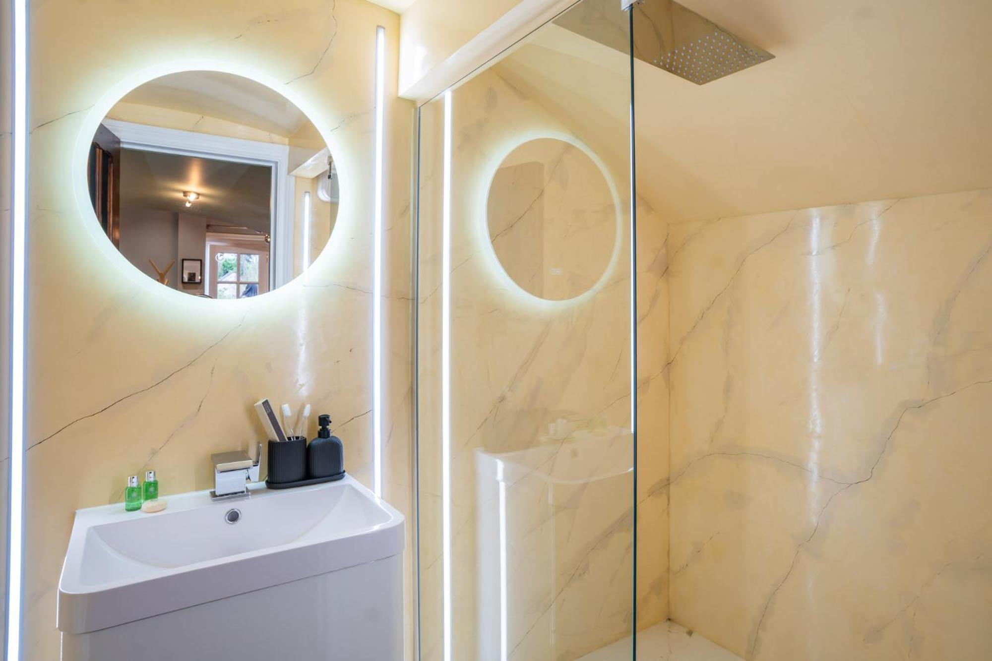 Commandery Vaults - Luxury Apartment In City Centre With Sky Tv Worcester Exteriér fotografie